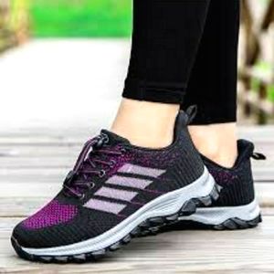 NWNT! Women's SPORT Sneakers black & red lightweight, Size 39.